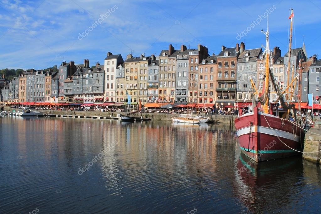 depositphotos_55200851_stock_photo_old_port_of_honfleur_france.jpg